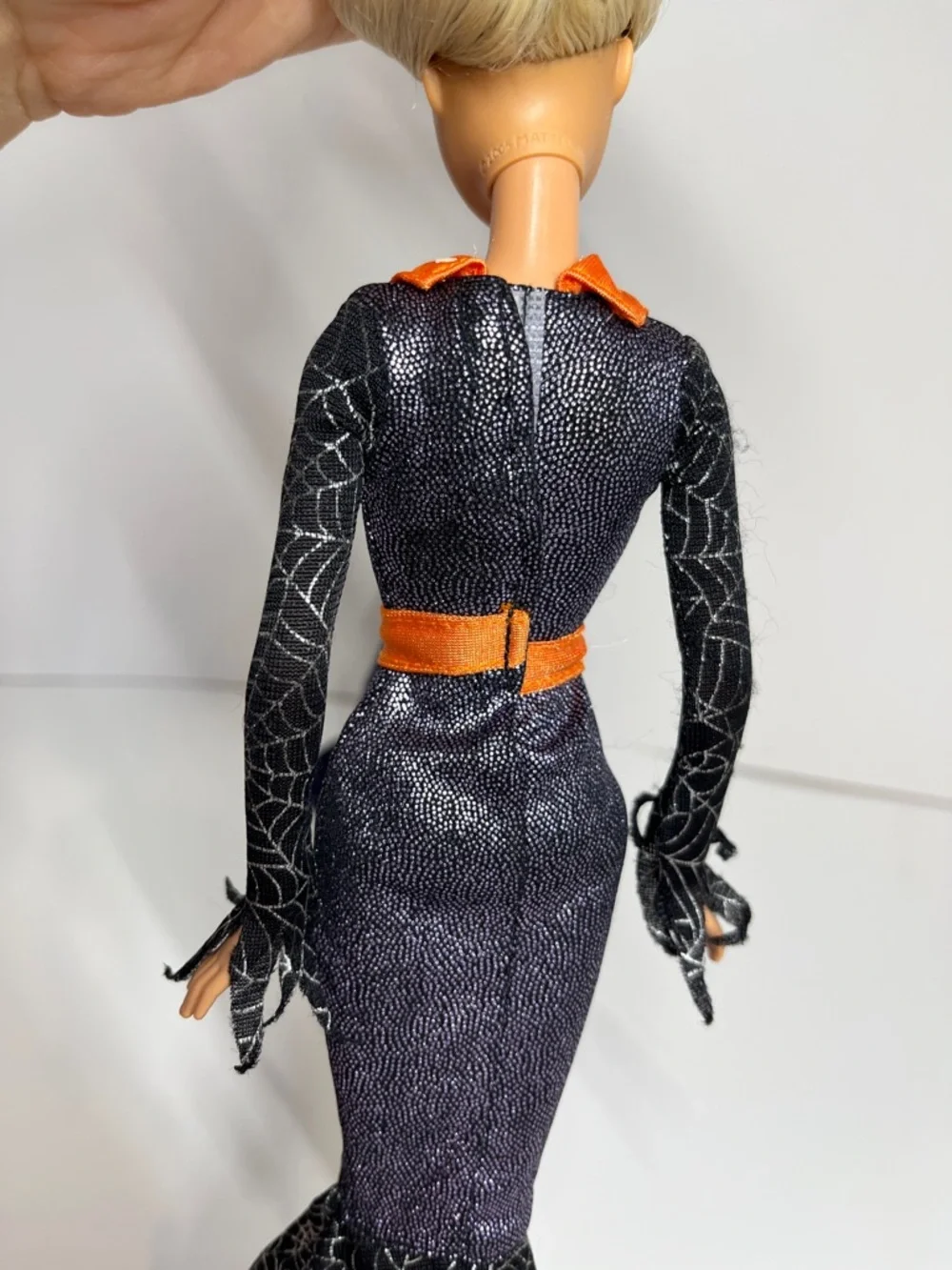 Barbie Trick Or Chic 2008 Halloween Holiday Barbie Doll Witch Black & Orange Toy - Picture 3 of 12